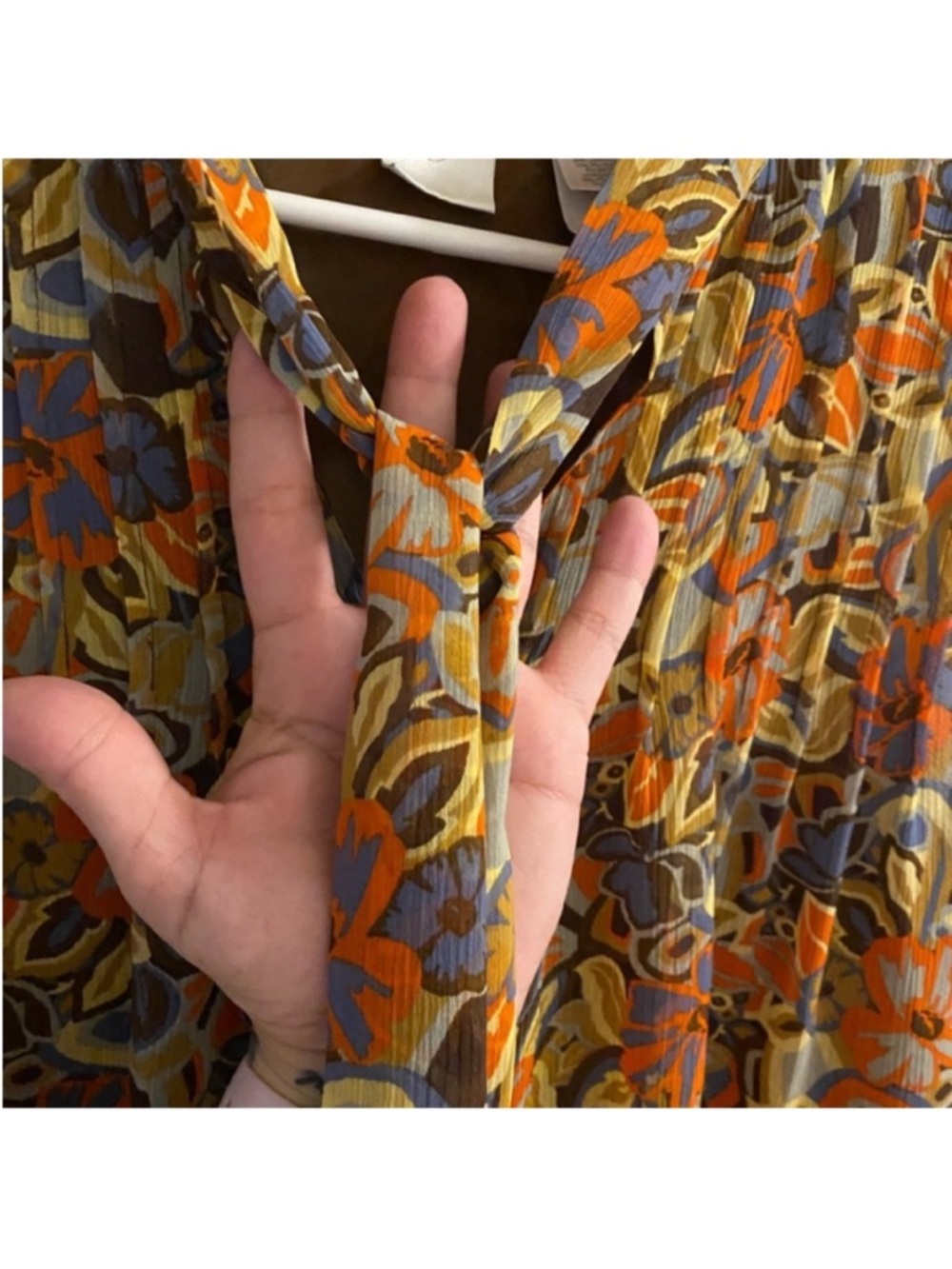 Floral Tie-Neck Sleeveless Blouse in Orange and Olive- sz L - Picture 3 of 4